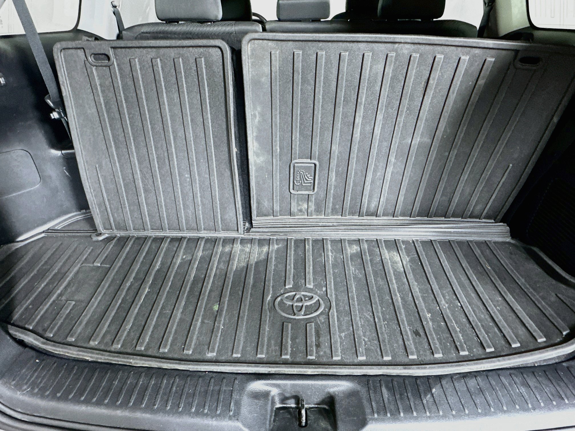 Used 2019 Toyota Highlander LE FWD image 29