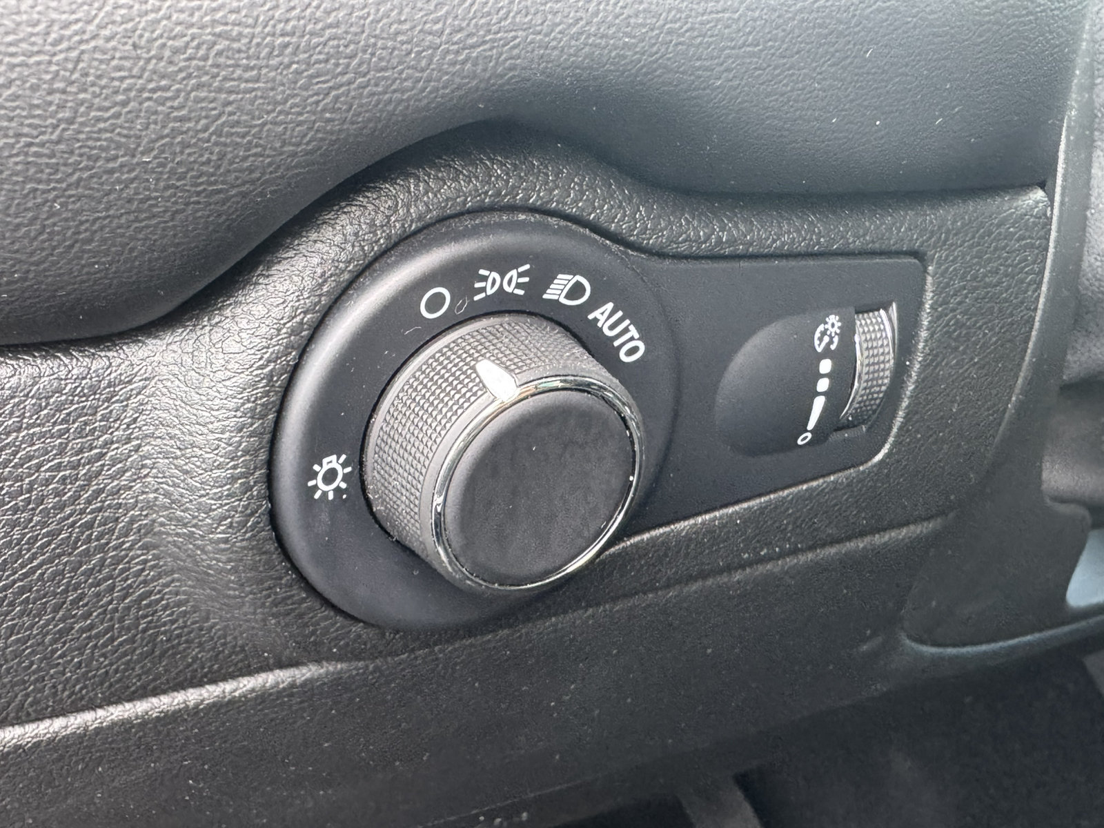 Used 2025 Dodge Durango GT AWD/4WD image 31