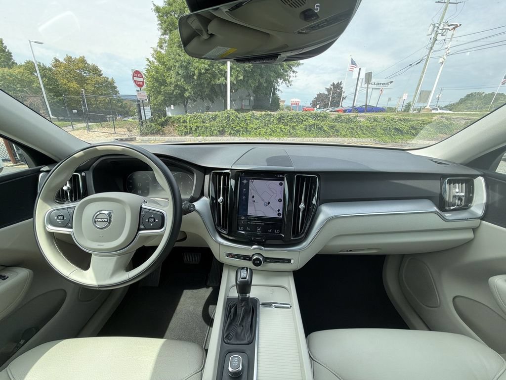 Used 2018 Volvo XC60 T6 Momentum w/ Advanced Package AWD/4WD image 18