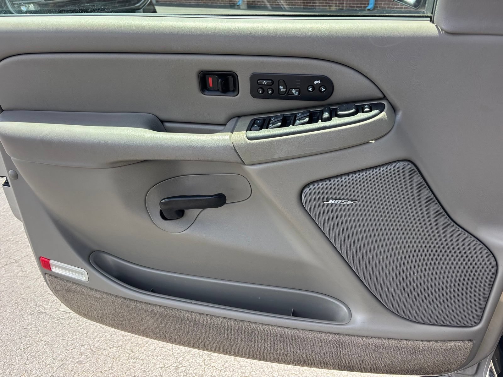 Used 2005 GMC Yukon SLT w/ SLT Preferred Equipment Group RWD image 12