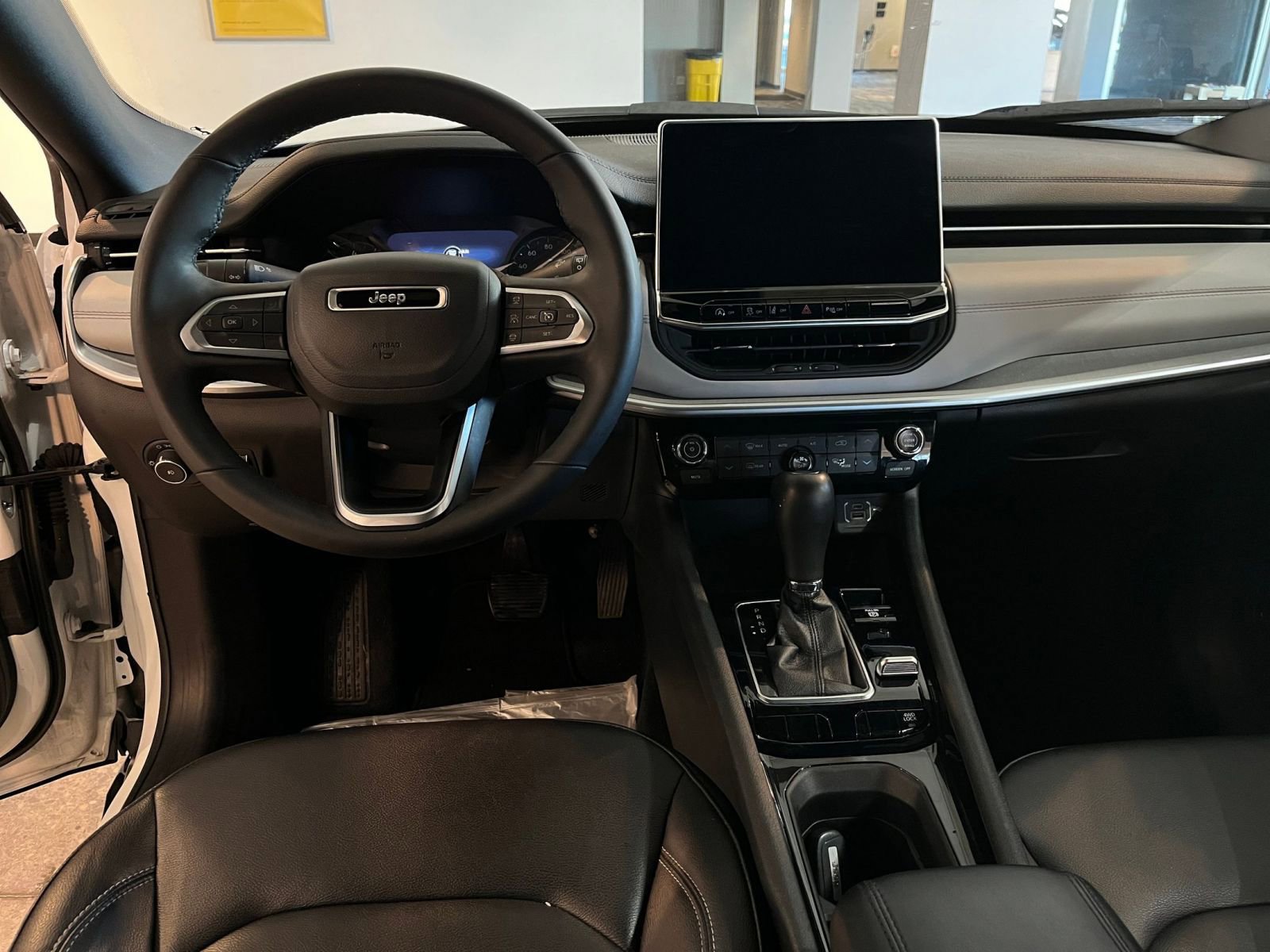 Used 2025 Jeep Compass Limited image 34