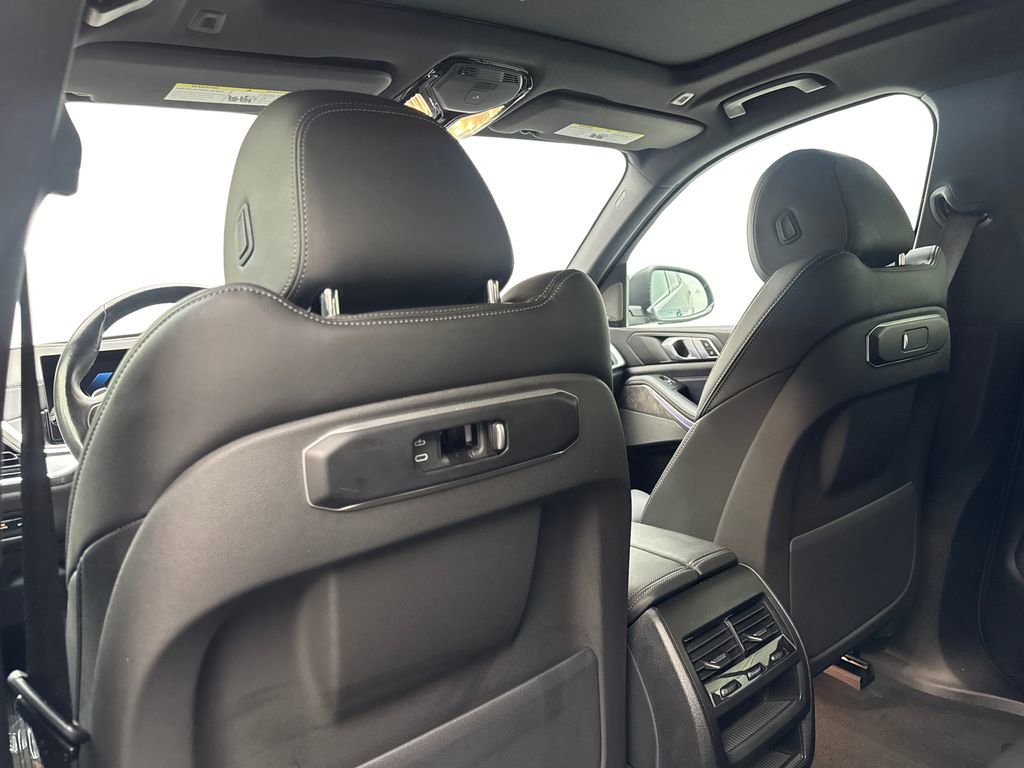Used 2024 BMW X5 xDrive40i w/ Parking Assistance Package AWD/4WD image 37