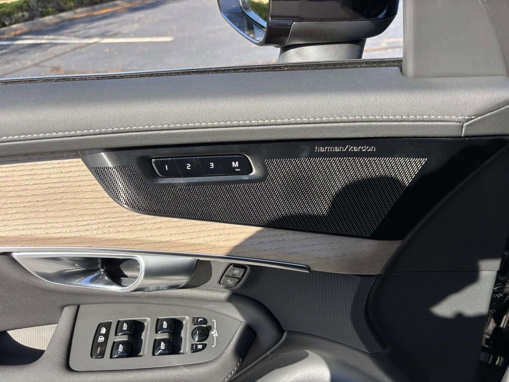 New 2026 Volvo XC90 B6 Plus w/ Protection Package Premier image 12