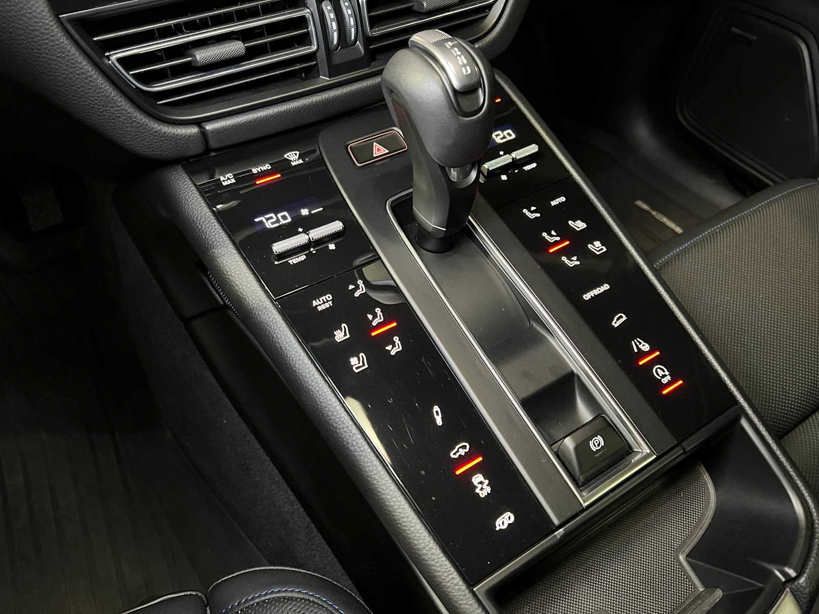 Used 2024 Porsche Macan GTS image 33