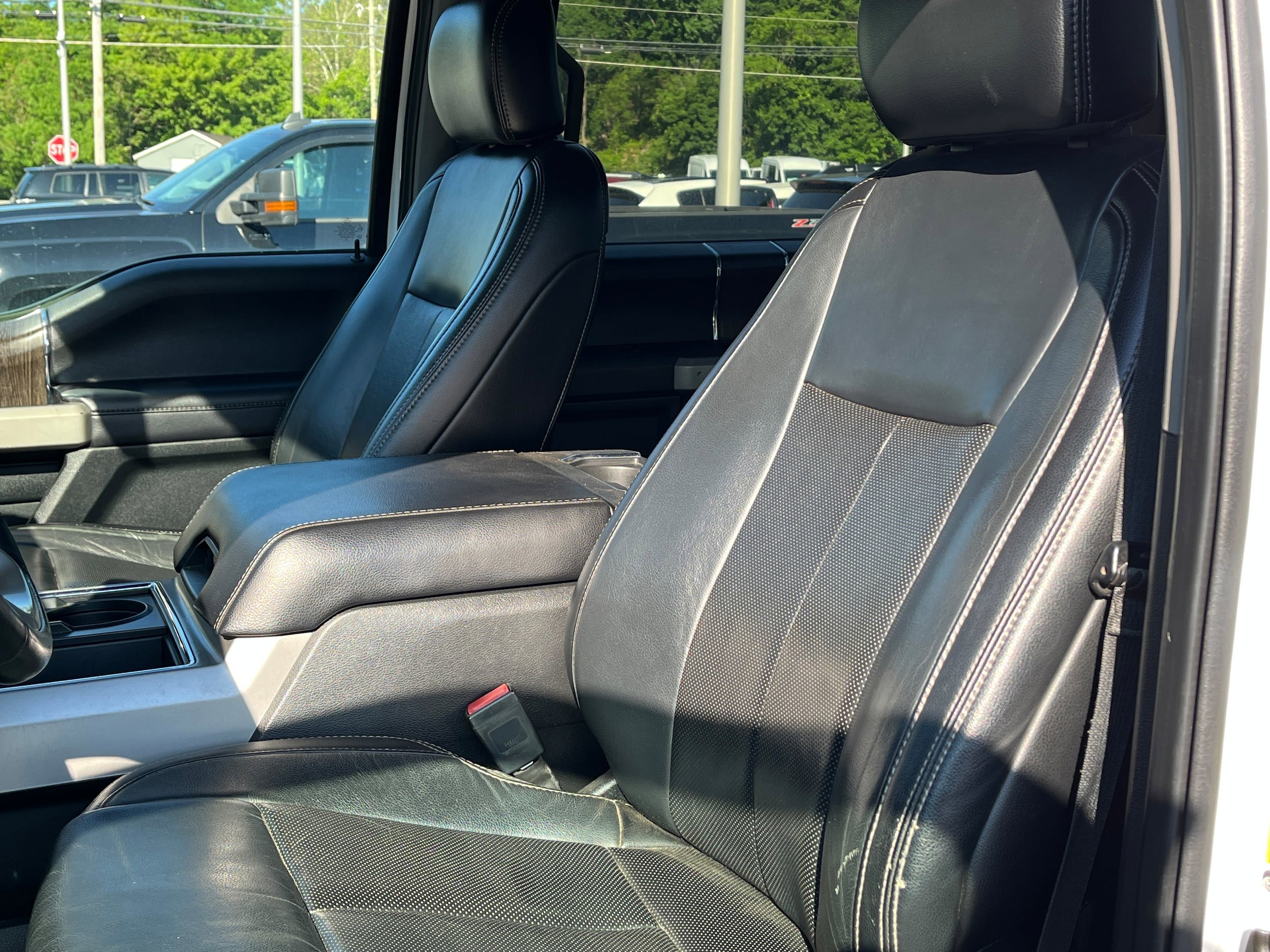 Used 2020 Ford F350 Lariat w/ Lariat Ultimate Package AWD/4WD image 8
