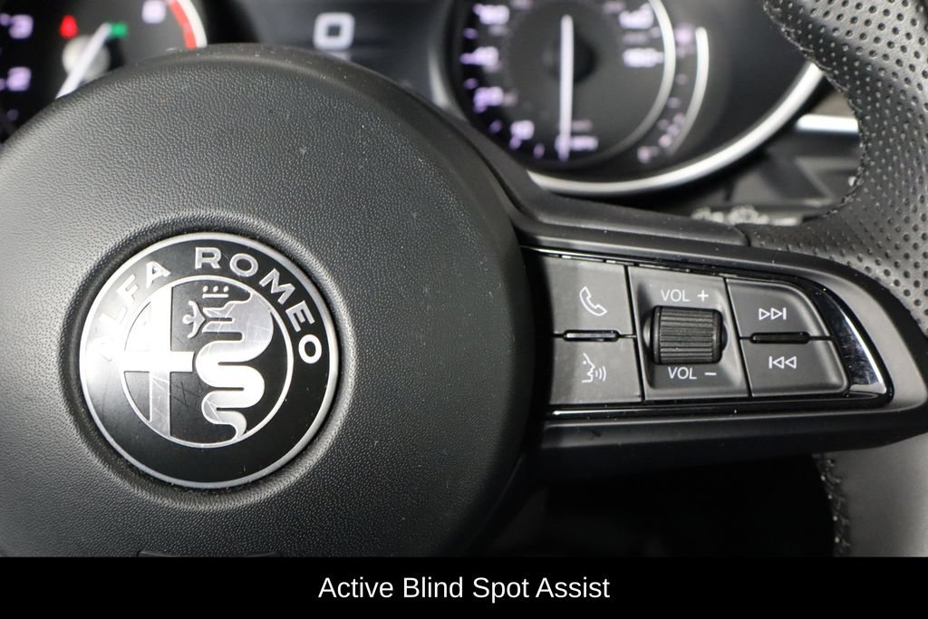 Used 2023 Alfa Romeo Stelvio Ti AWD/4WD image 10