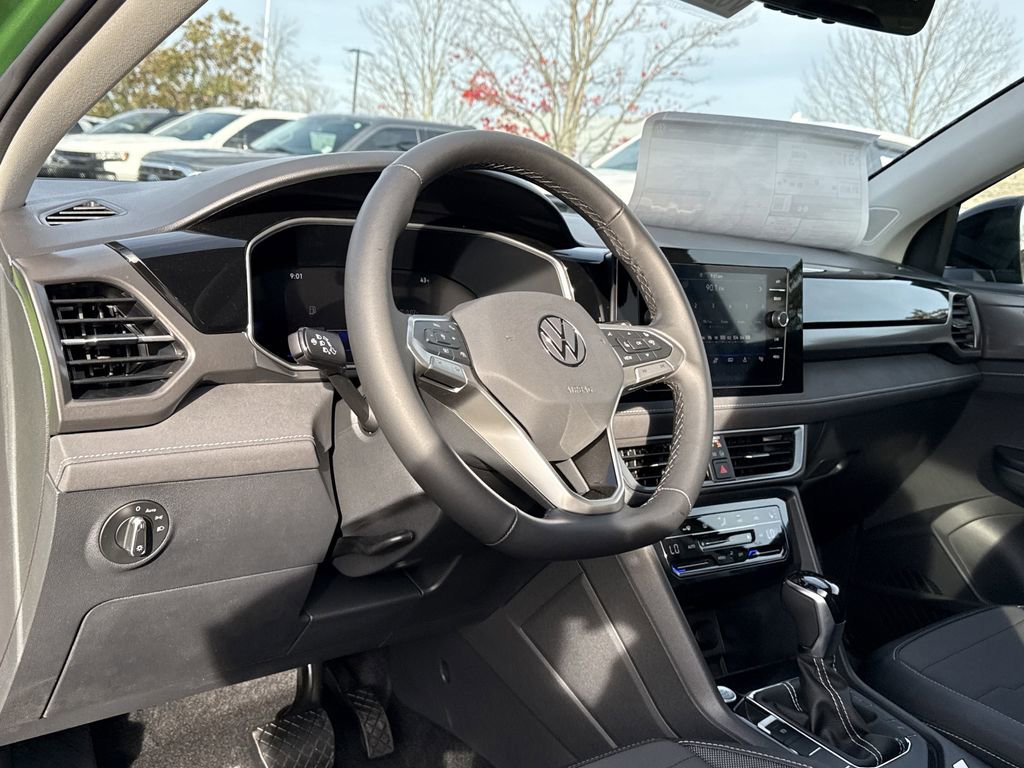 New 2026 Volkswagen Taos SE image 10