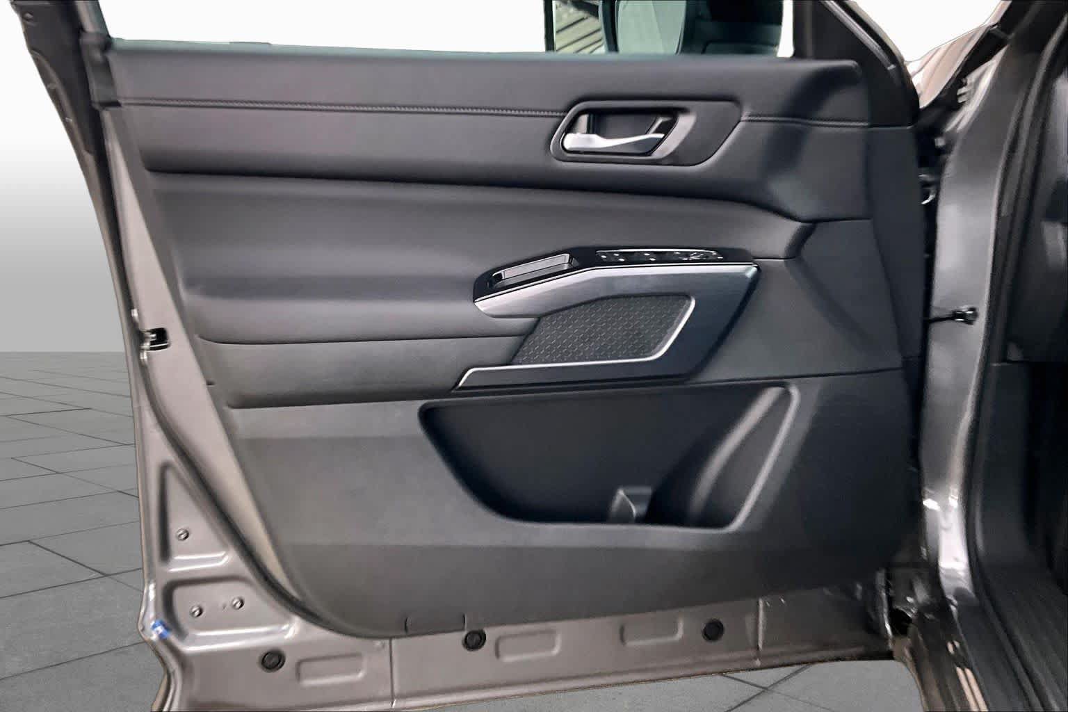 New 2026 Nissan Pathfinder SL FWD image 13