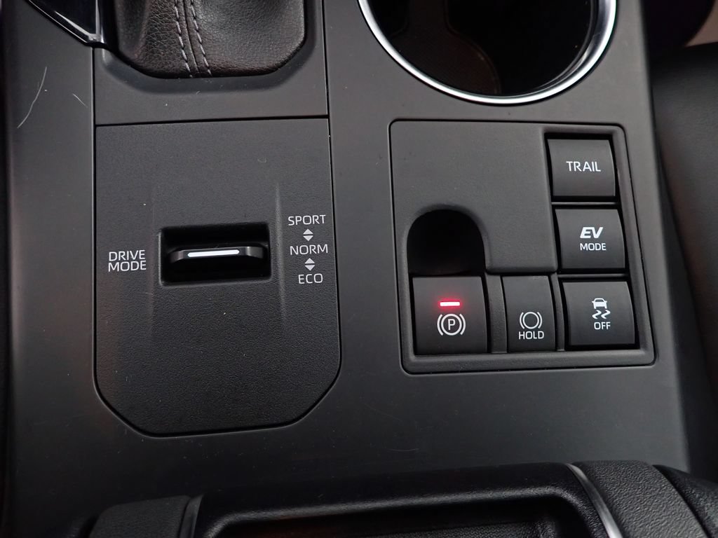 Used 2023 Toyota Highlander XLE AWD/4WD image 7