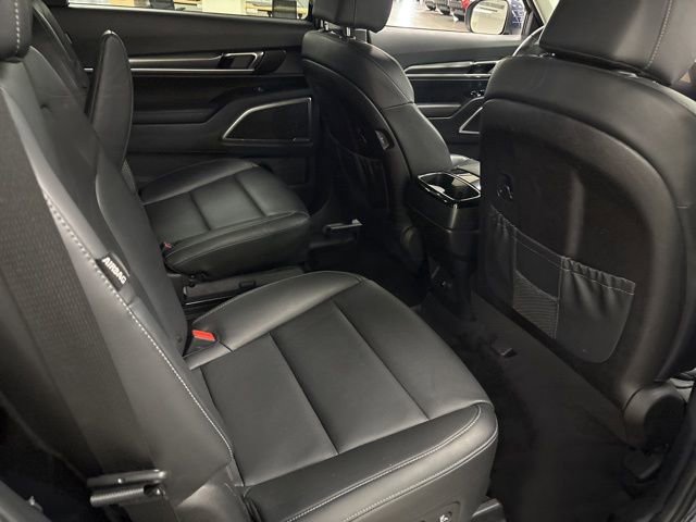 Used 2025 Kia Telluride S image 11