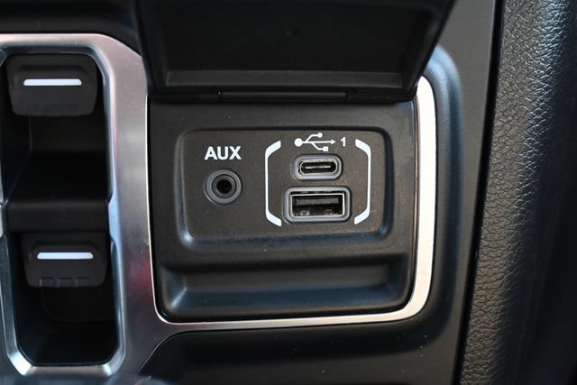 Used 2019 Jeep Wrangler Unlimited Sahara AWD/4WD image 30