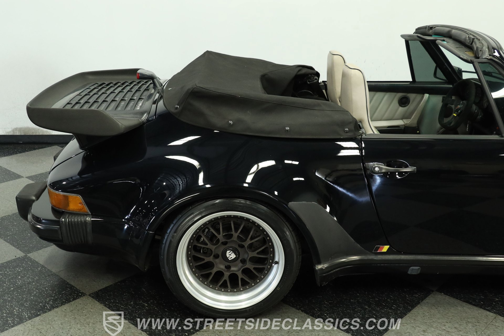 Used 1988 Porsche 911 Carrera RWD image 27