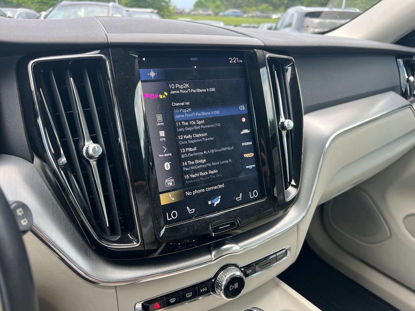 Used 2019 Volvo XC60 T5 Momentum w/ Premium Package FWD image 15