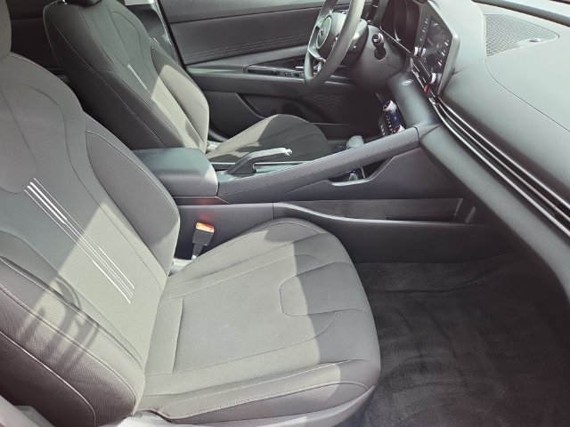 Used 2023 Hyundai Elantra SEL FWD image 17
