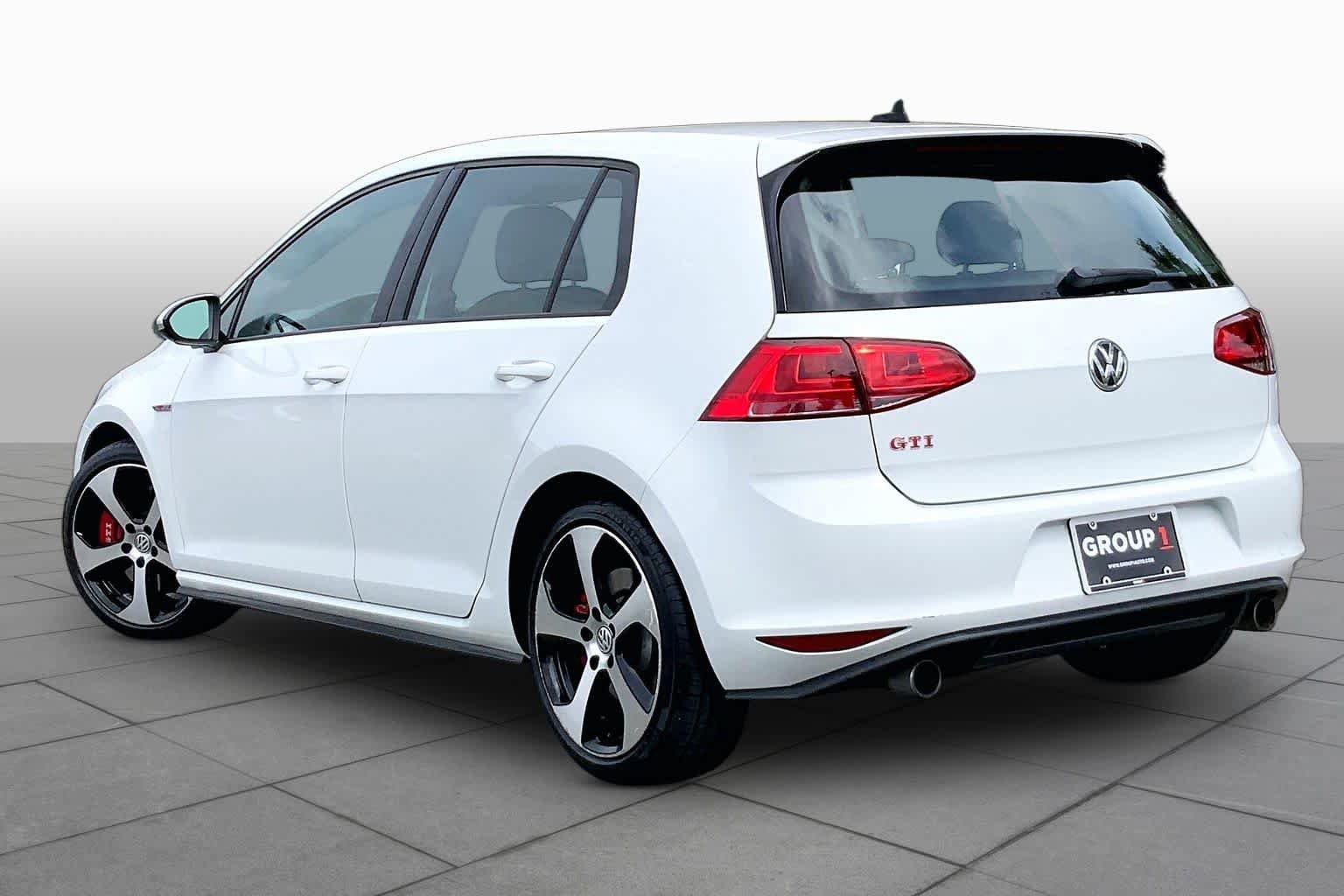 Used 2017 Volkswagen GTI SE FWD image 12