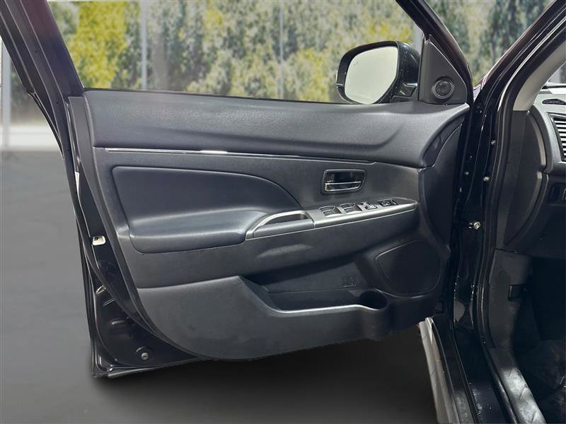 Used 2024 Mitsubishi Outlander Sport SE image 17