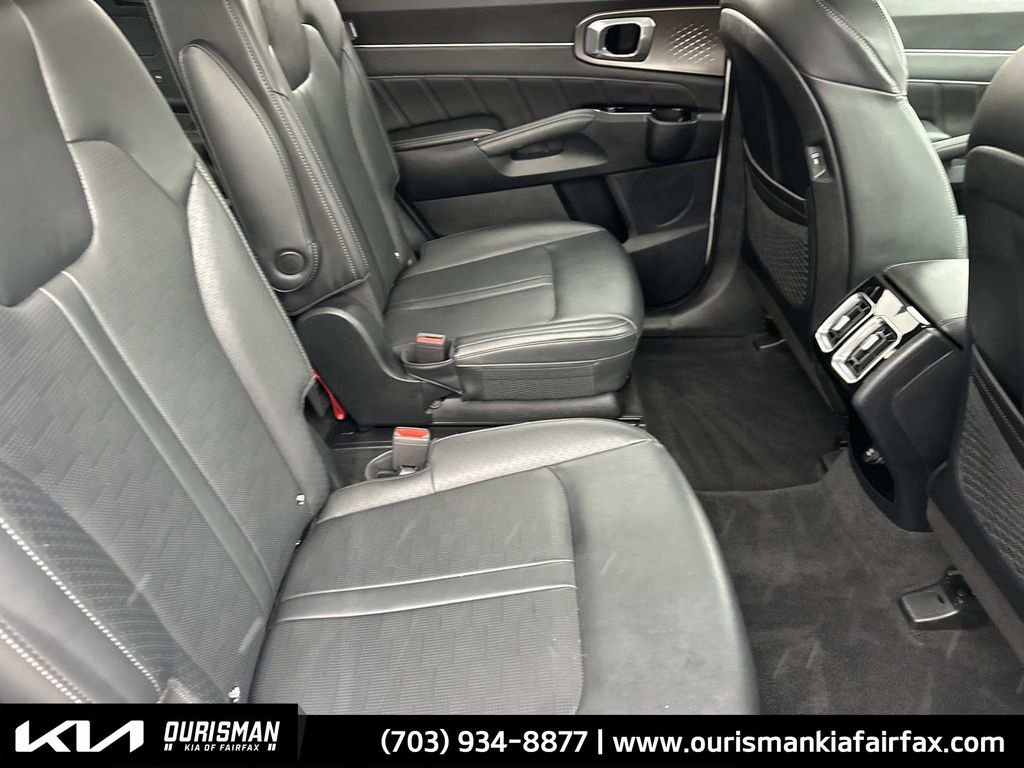Used 2025 Kia Sorento SX image 19