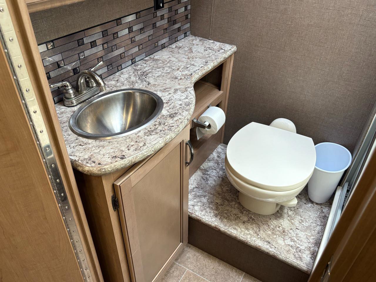 Used 2018 Ford E-450 and Econoline 450 Super Duty w/ Motorhome Prep Package RWD image 80