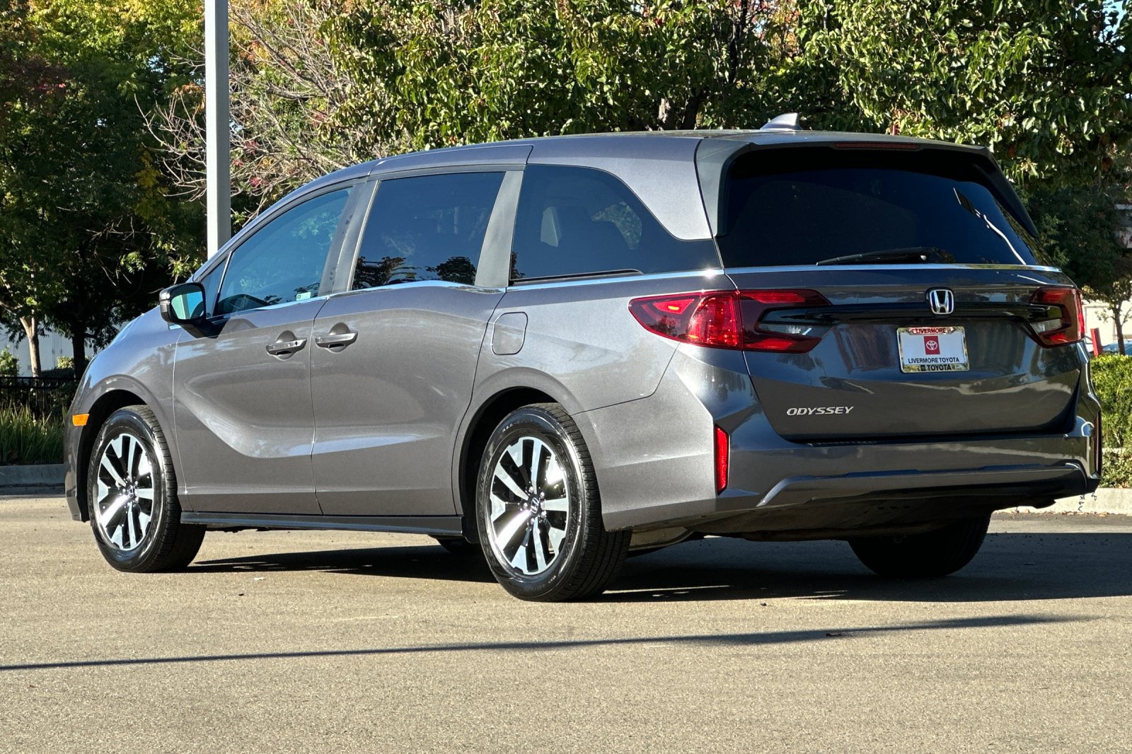 Used 2025 Honda Odyssey EX-L image 6