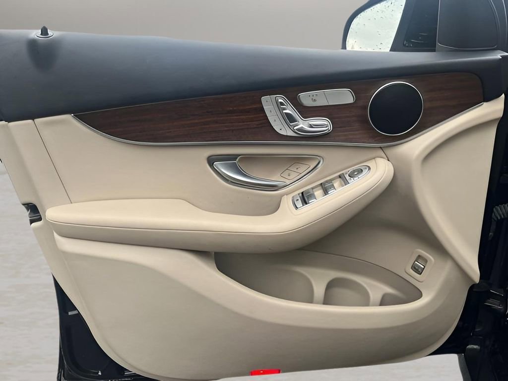 Used 2022 Mercedes-Benz GLC 300 4MATIC image 26