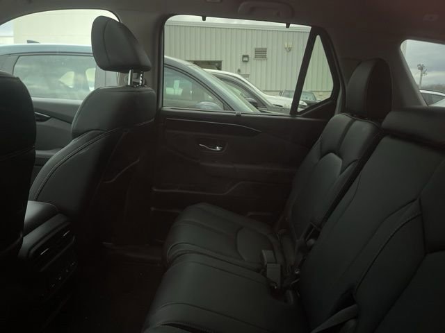 Used 2025 Honda Pilot Touring image 16