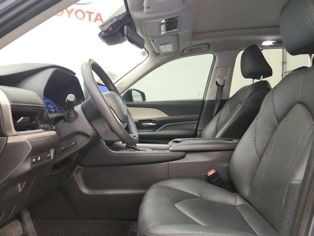 Certified 2025 Toyota Grand Highlander AWD image 16