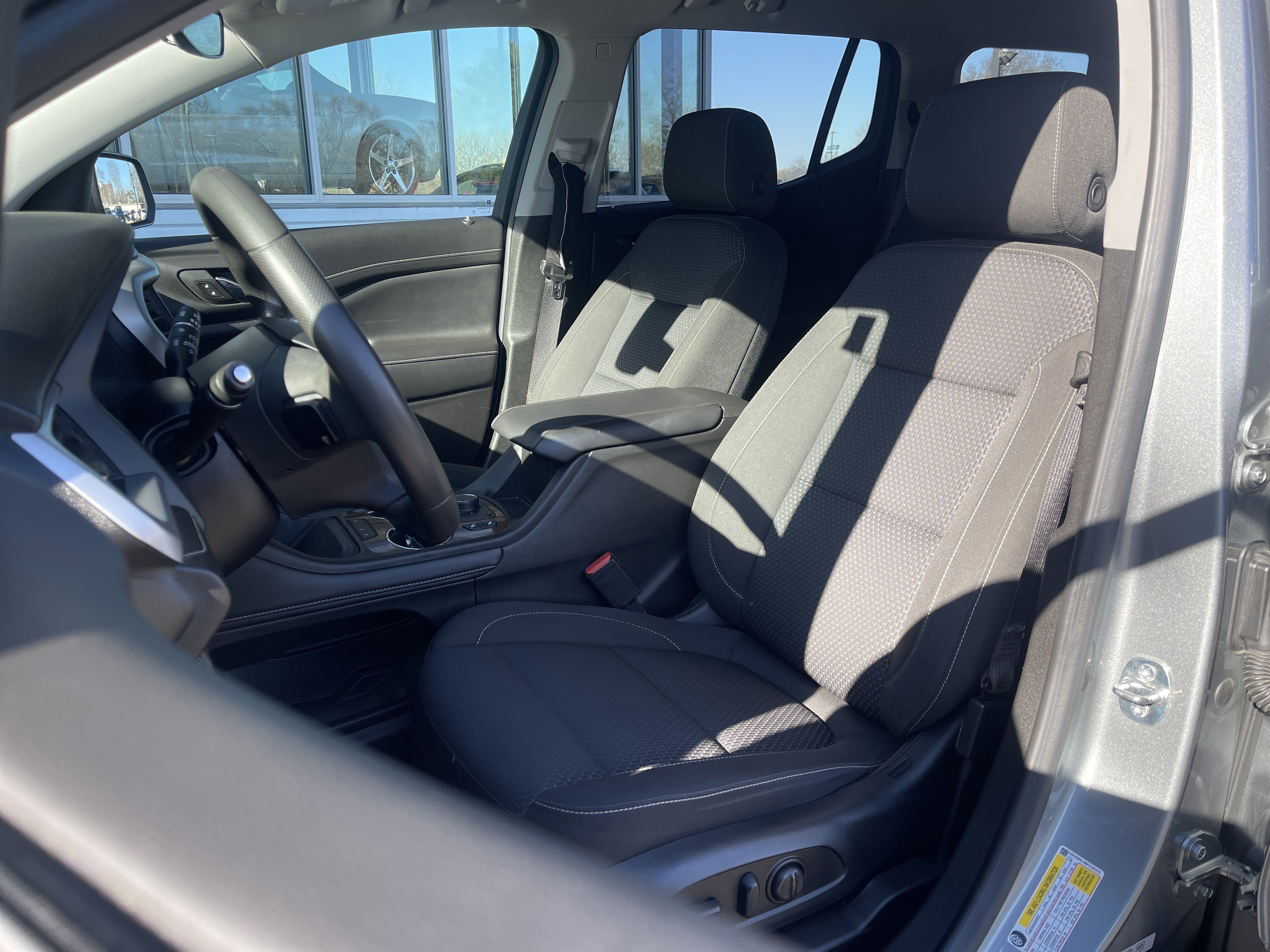 Used 2023 GMC Acadia SLE w/ Driver Convenience Package image 16