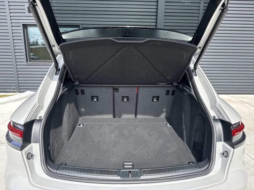Certified 2025 Porsche Macan S image 13