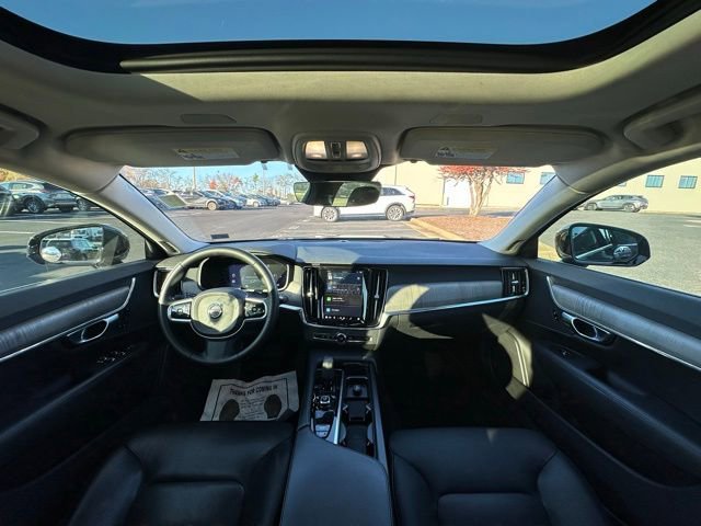 Used 2023 Volvo S90 B6 Plus image 2