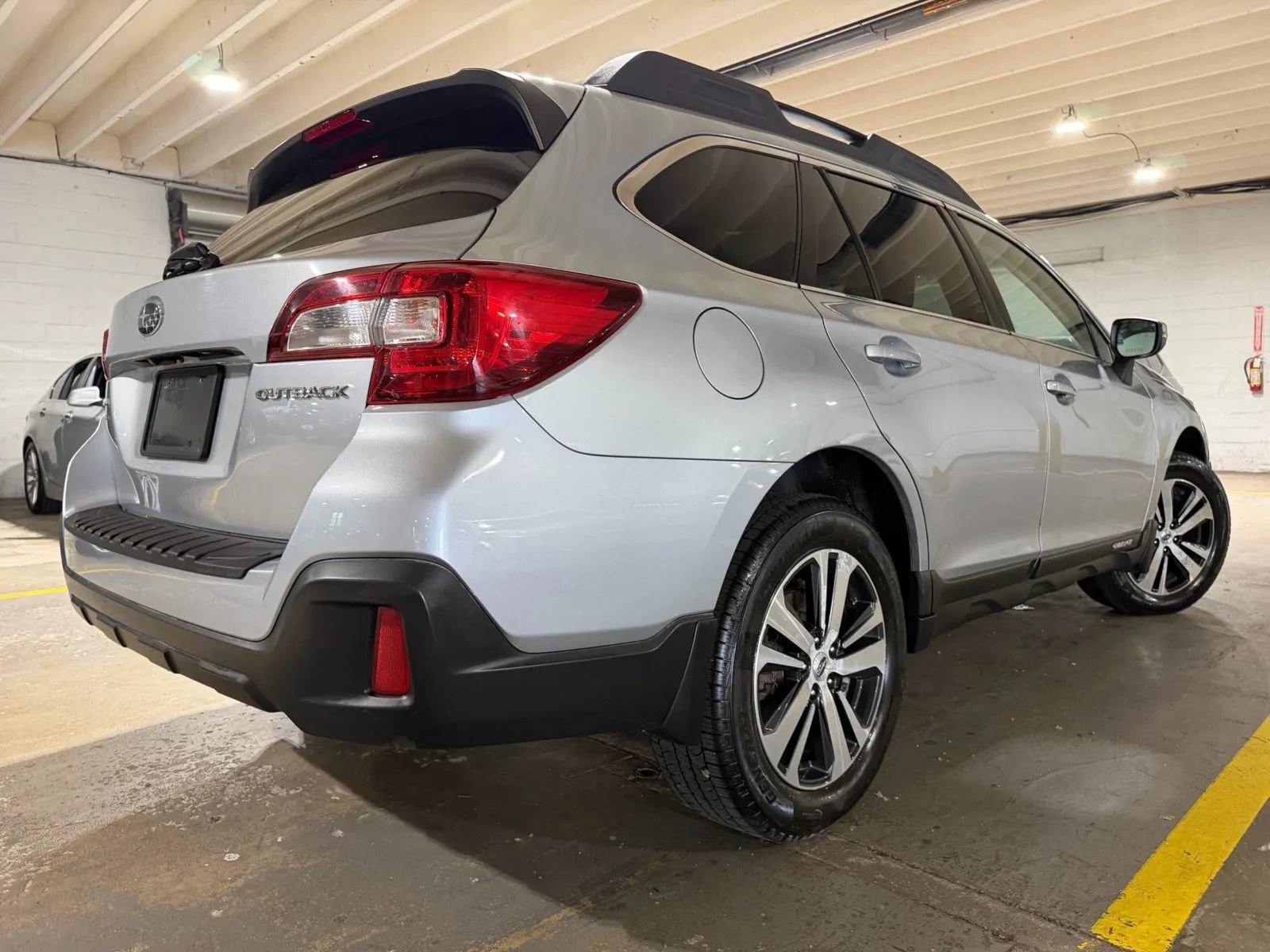 Used 2018 Subaru Outback 2.5i Limited AWD/4WD image 4