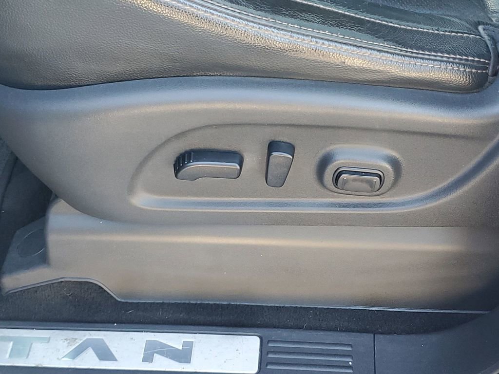 Used 2019 Nissan Titan SL w/ Chrome Package image 29
