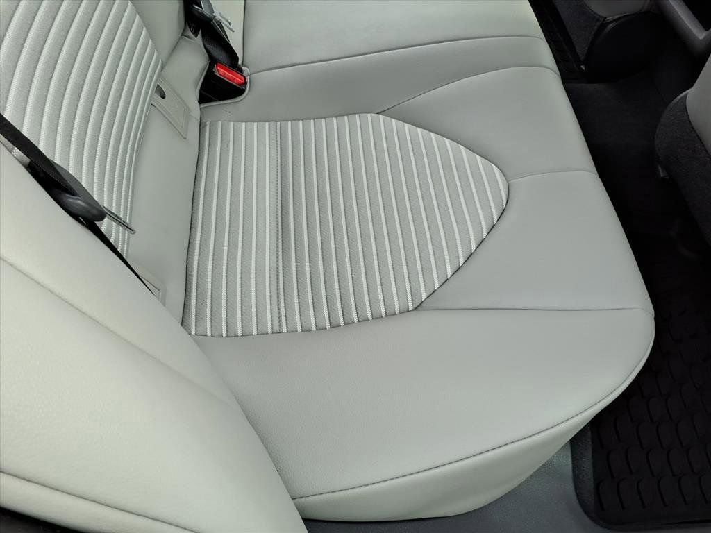 Used 2019 Toyota Camry SE image 18