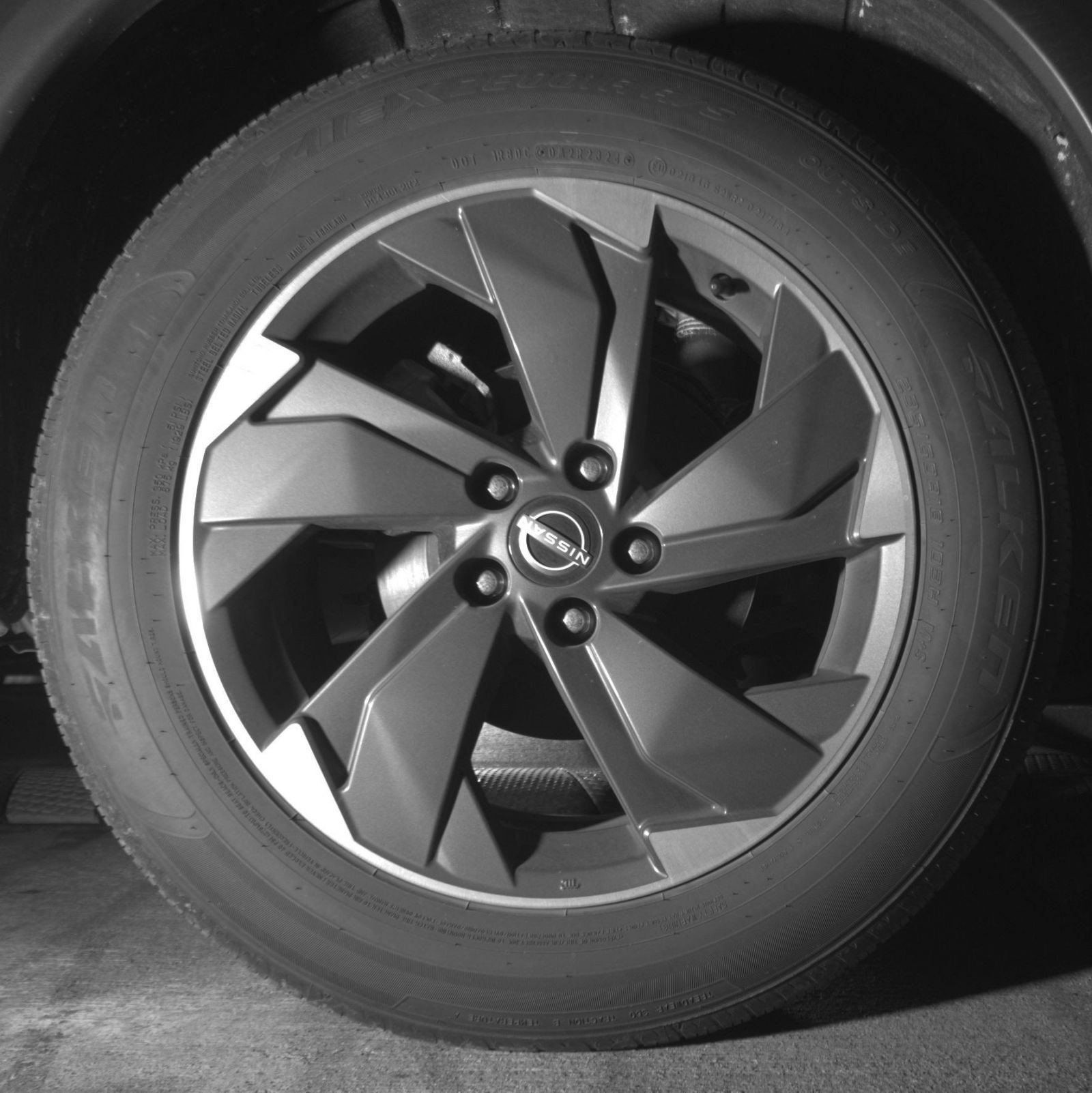Used 2025 Nissan Rogue SV FWD image 18