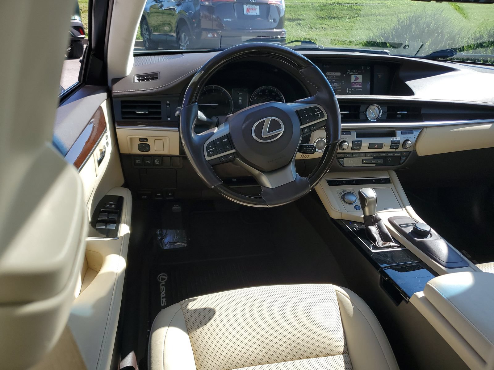 Used 2017 Lexus ES 350 w/ Premium Package FWD image 10