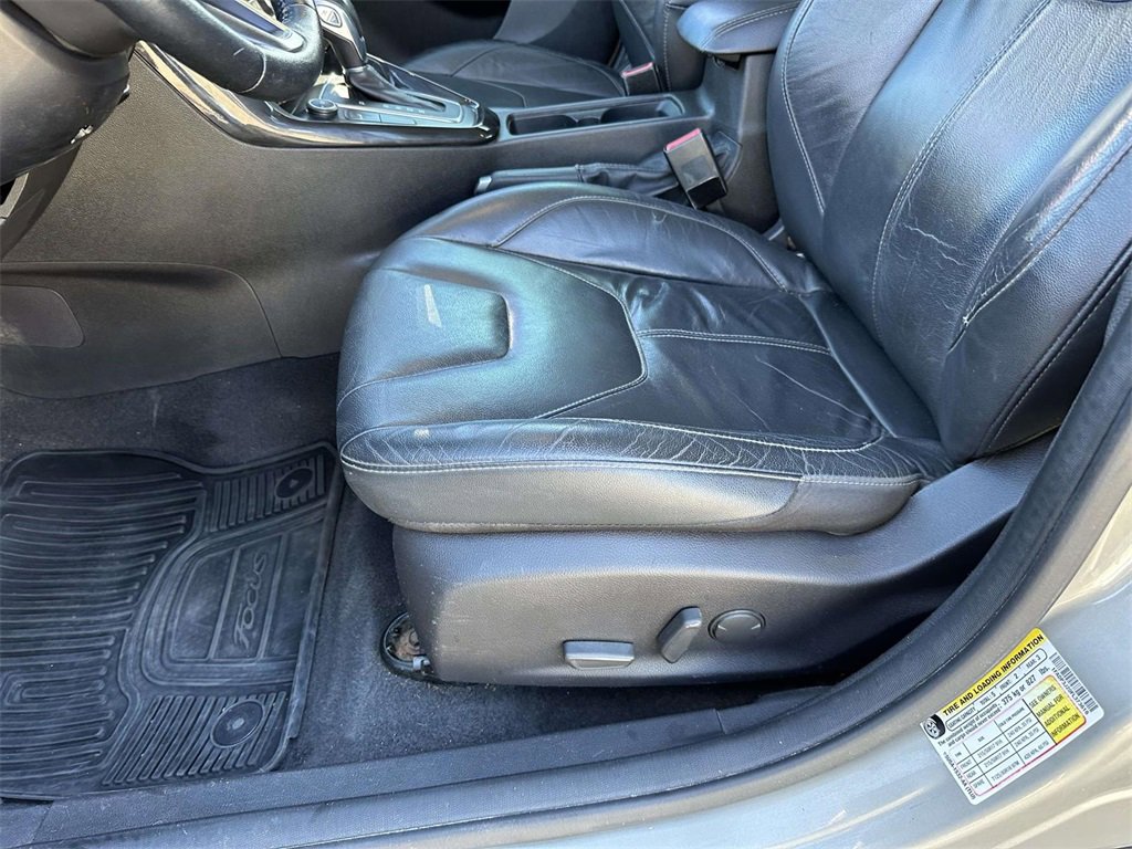 Used 2015 Ford Focus Titanium w/ Titanium Cold Weather Package image 17