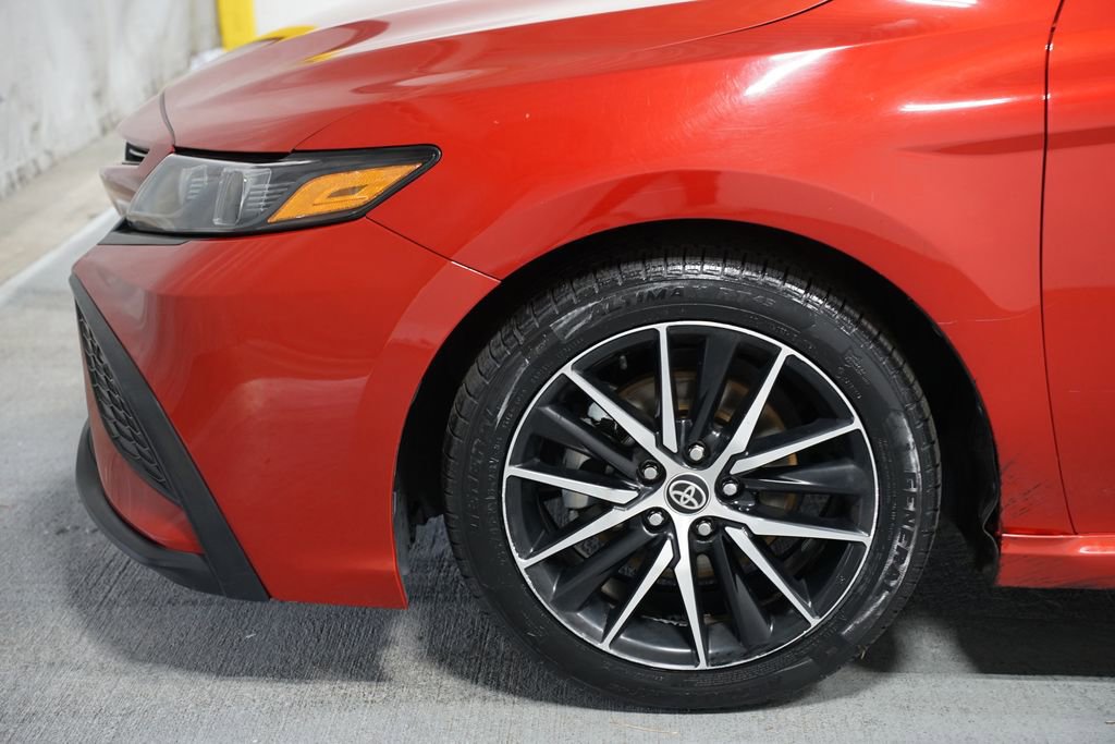 Used 2021 Toyota Camry SE FWD image 5