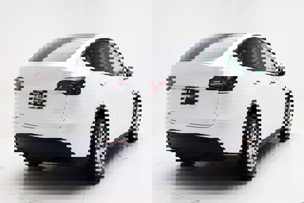 Used 2023 Tesla Model Y Long Range image 9