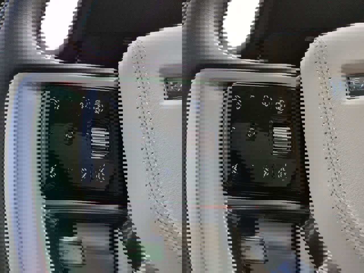 Used 2024 Land Rover Range Rover SE image 25