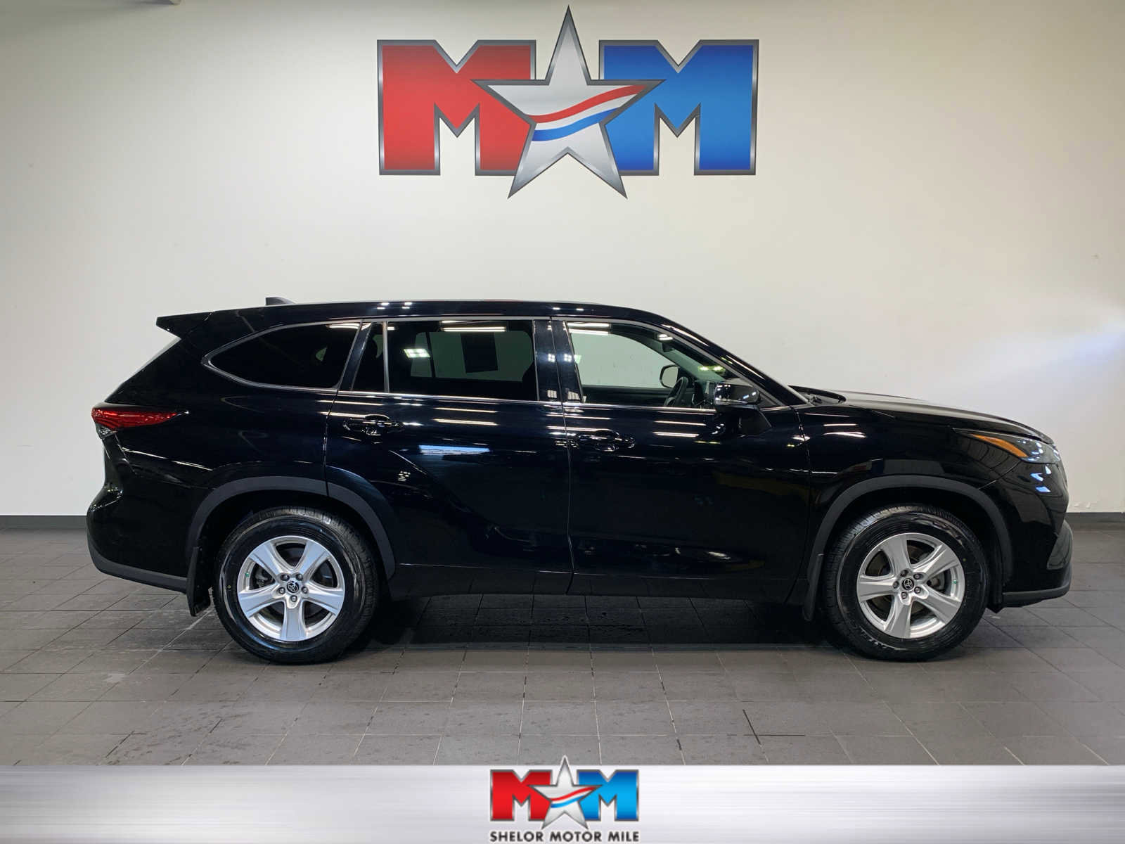 Used 2022 Toyota Highlander LE