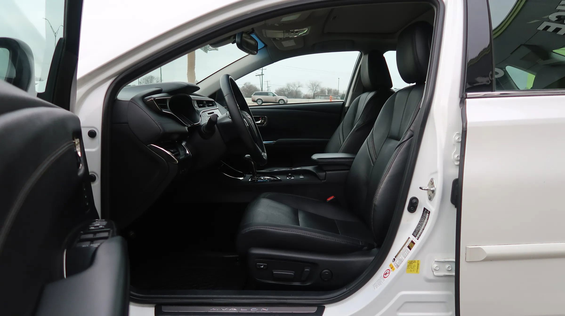 Used 2018 Toyota Avalon Limited w/ All Weather Liner Package FWD image 16