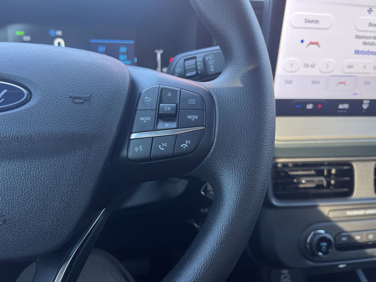 New 2025 Ford Maverick XL image 9