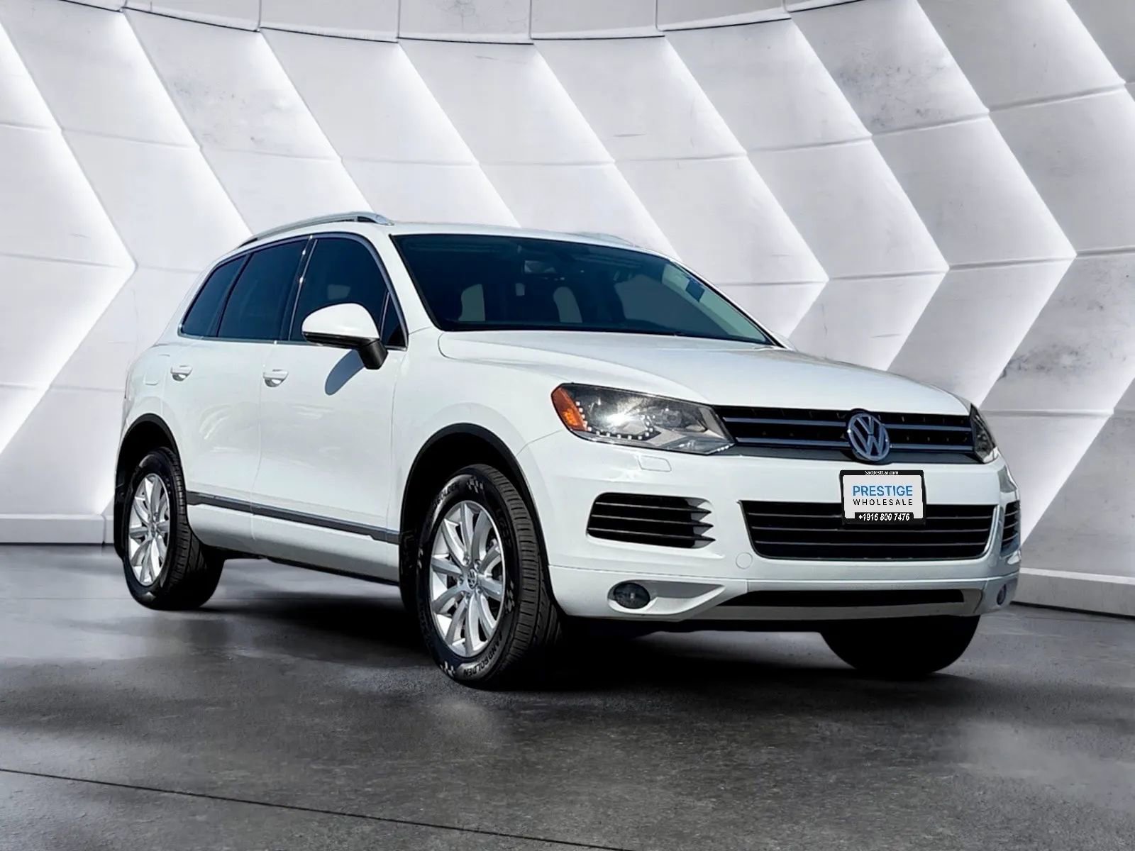 Used 2012 Volkswagen Touareg TDI AWD/4WD image 3