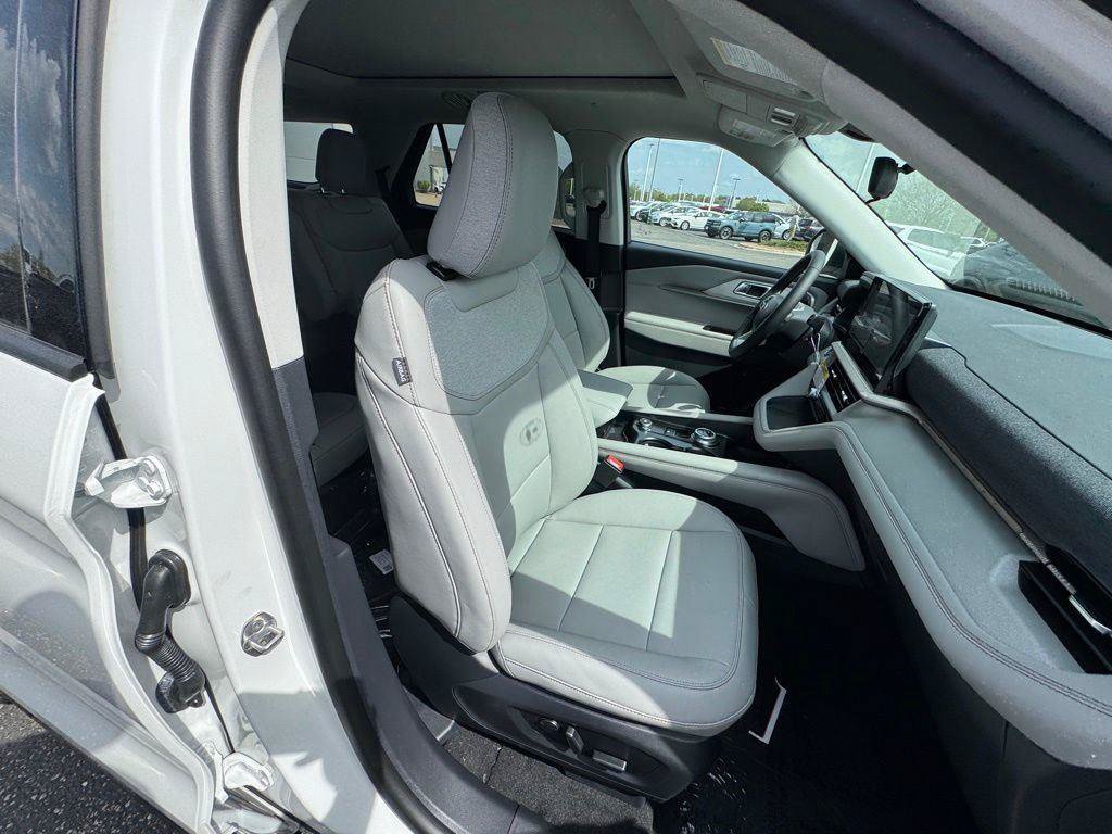 New 2026 Ford Explorer Active w/ Active Comfort Package AWD/4WD image 18