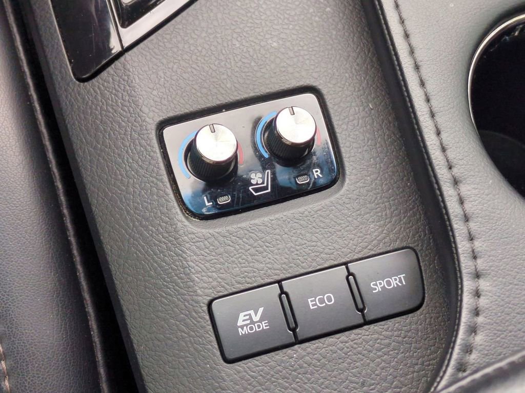 Used 2015 Toyota Avalon Limited image 24