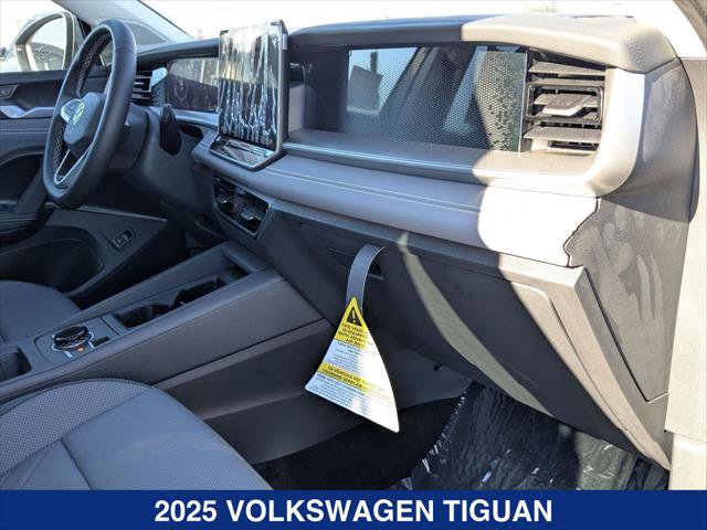 New 2025 Volkswagen Tiguan SE image 20
