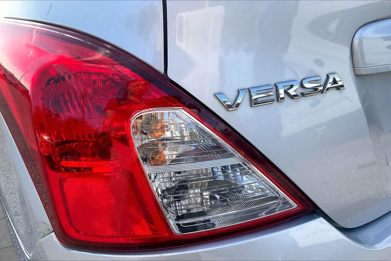 Used 2012 Nissan Versa FWD image 23
