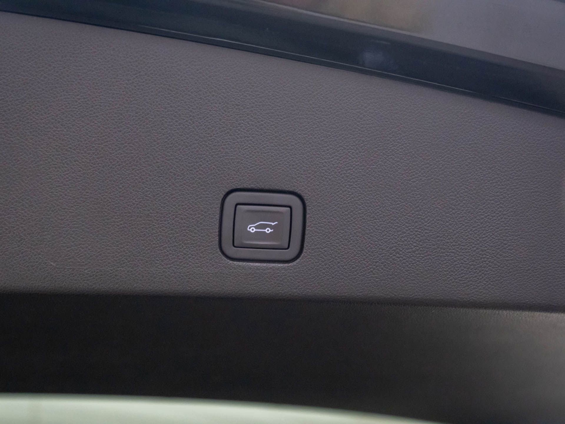 Certified 2024 Cadillac XT6 Sport w/ Technology Package image 37