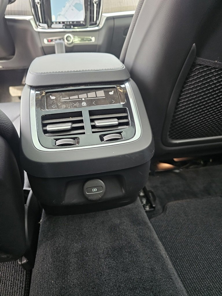 Certified 2024 Volvo V90 B6 Cross Country Plus image 16