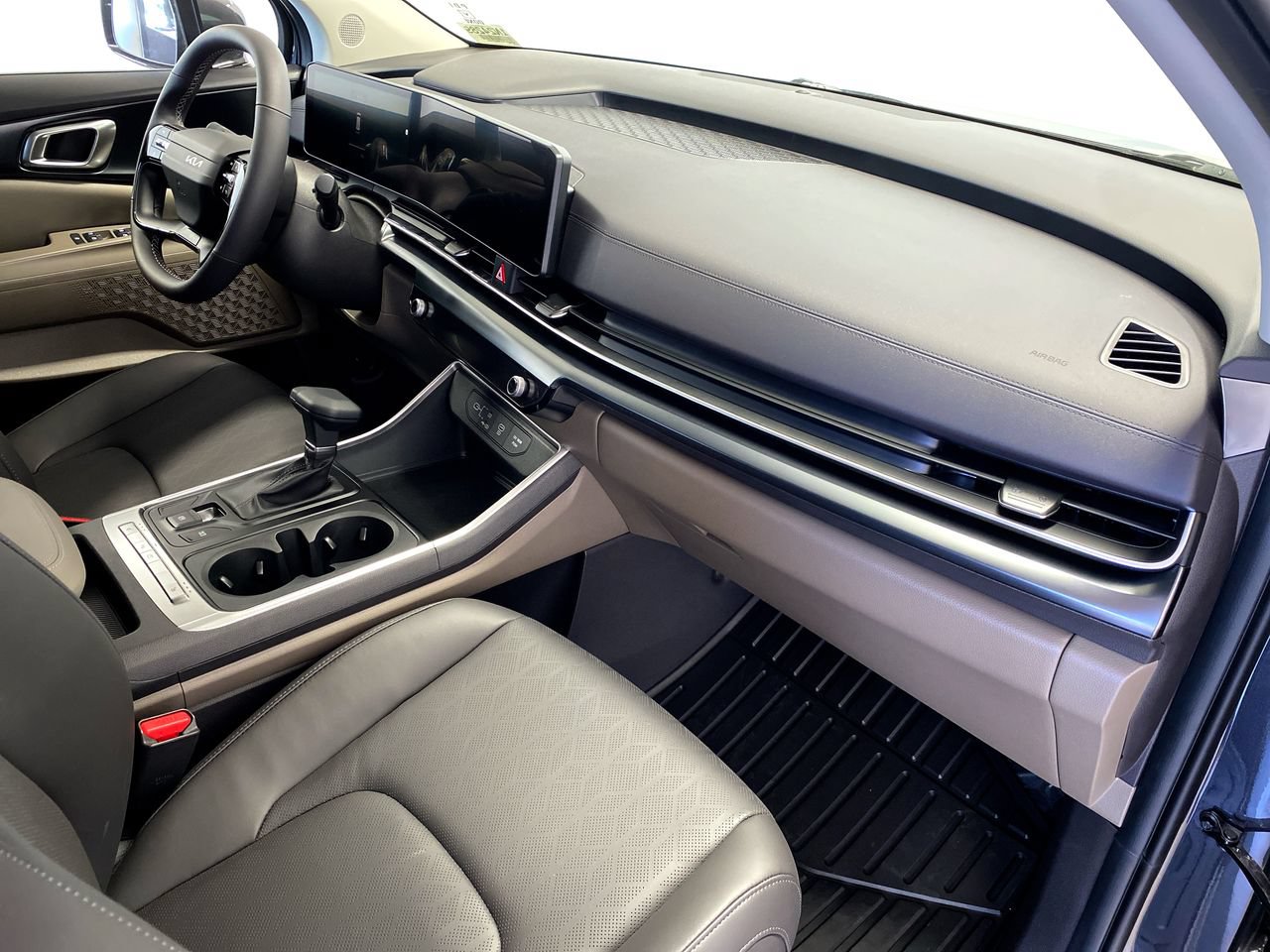 New 2027 Kia Carnival FWD image 30