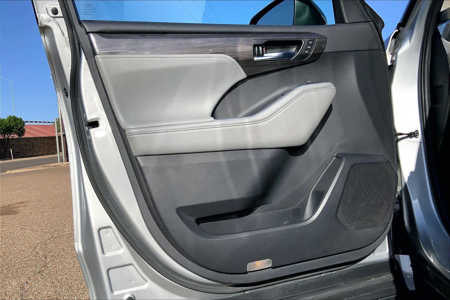 Used 2020 Toyota Highlander Platinum AWD/4WD image 35
